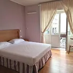 Residenza Cavour בית הארחה קומו