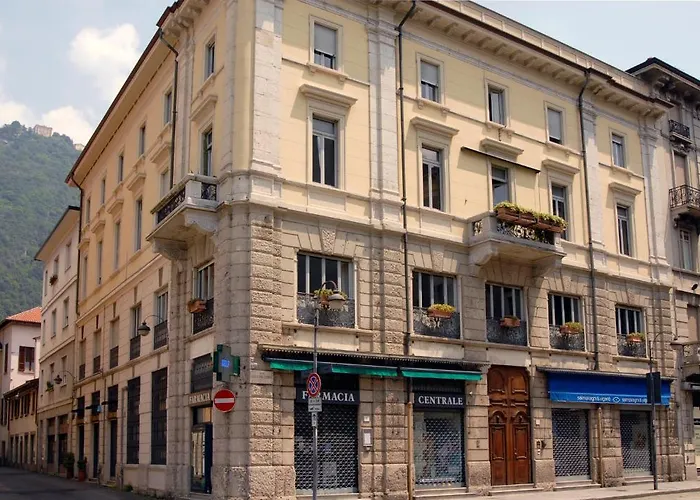 Residenza Cavour בית הארחה קומו